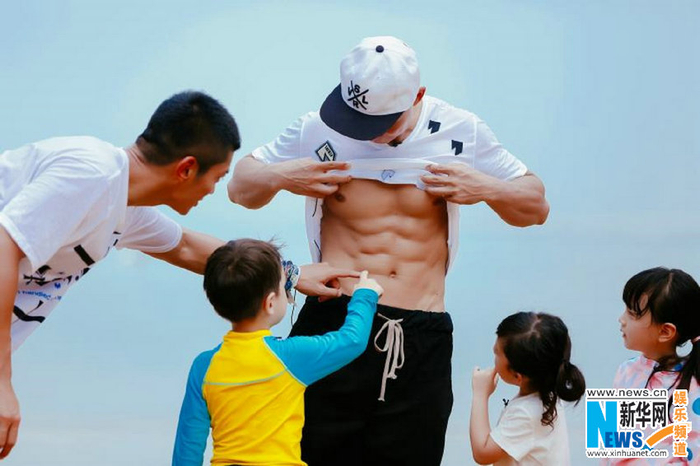 爸爸去哪儿第一季妈妈_爸爸去哪儿2019 小泡芙东北话变懵 刘畊宏八块腹肌揩油