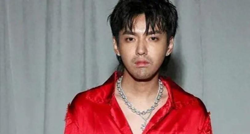 吴亦凡以前是exo成员_吴亦凡原名李嘉恒_吴亦凡加拿大国籍